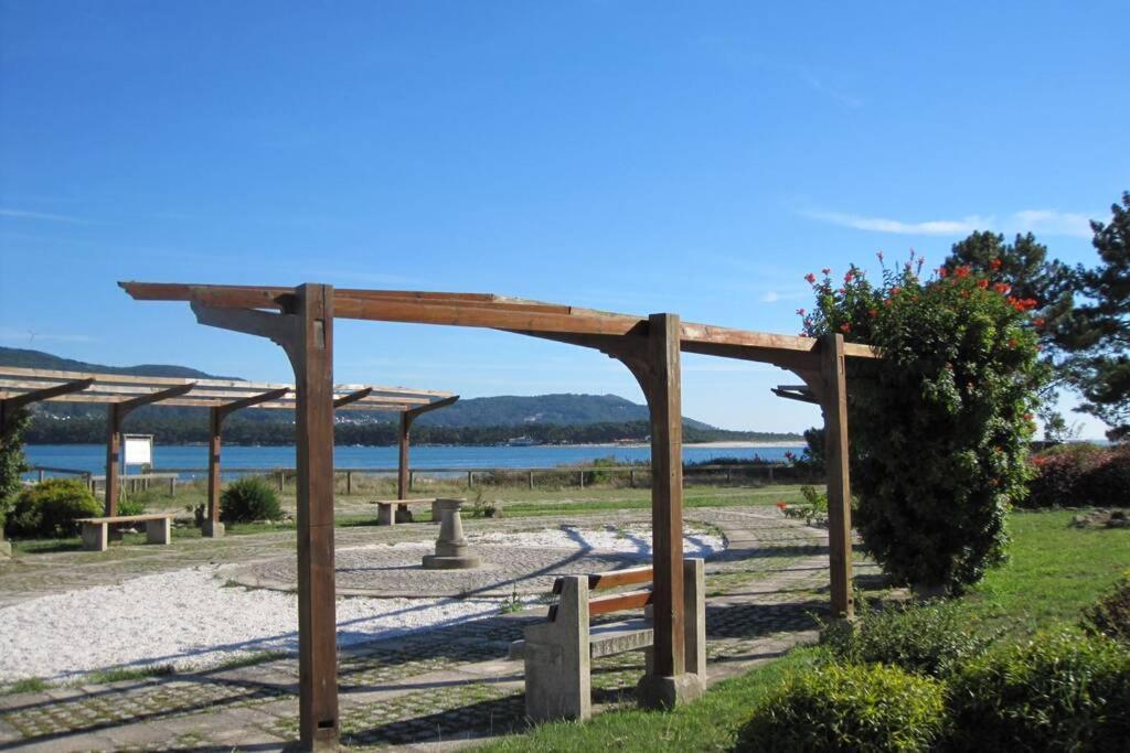 Apartamento en primera línea de playa A Guarda Exterior foto