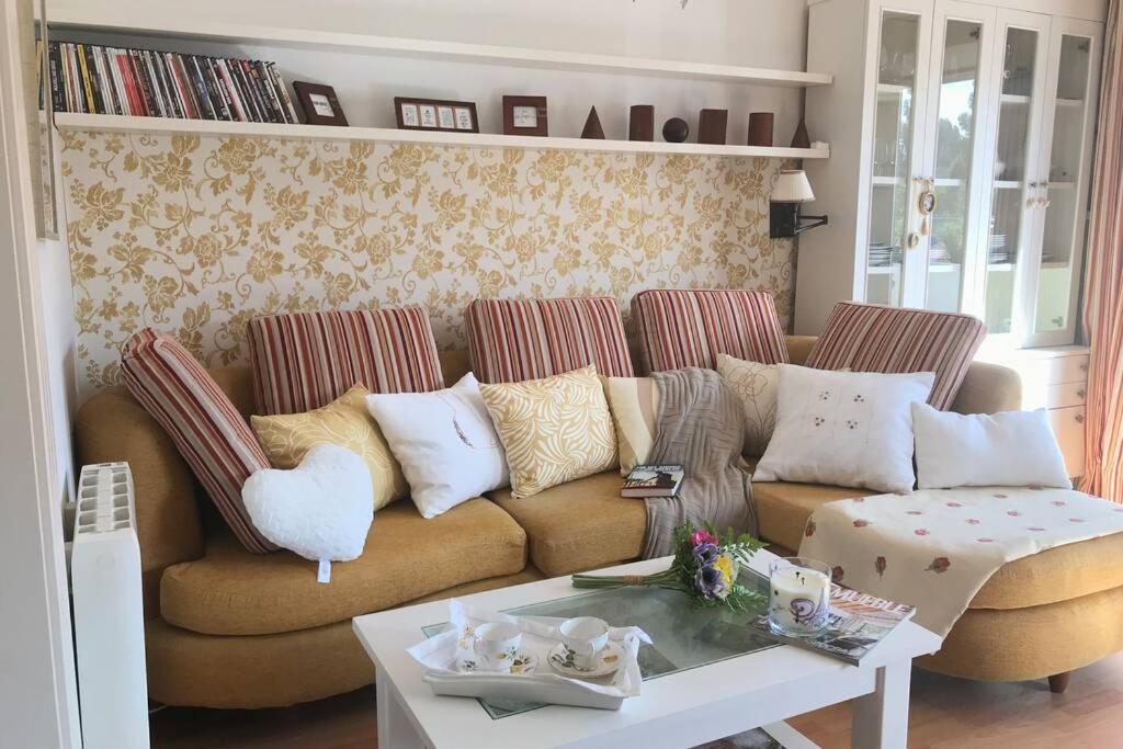 Apartamento en primera línea de playa A Guarda Exterior foto