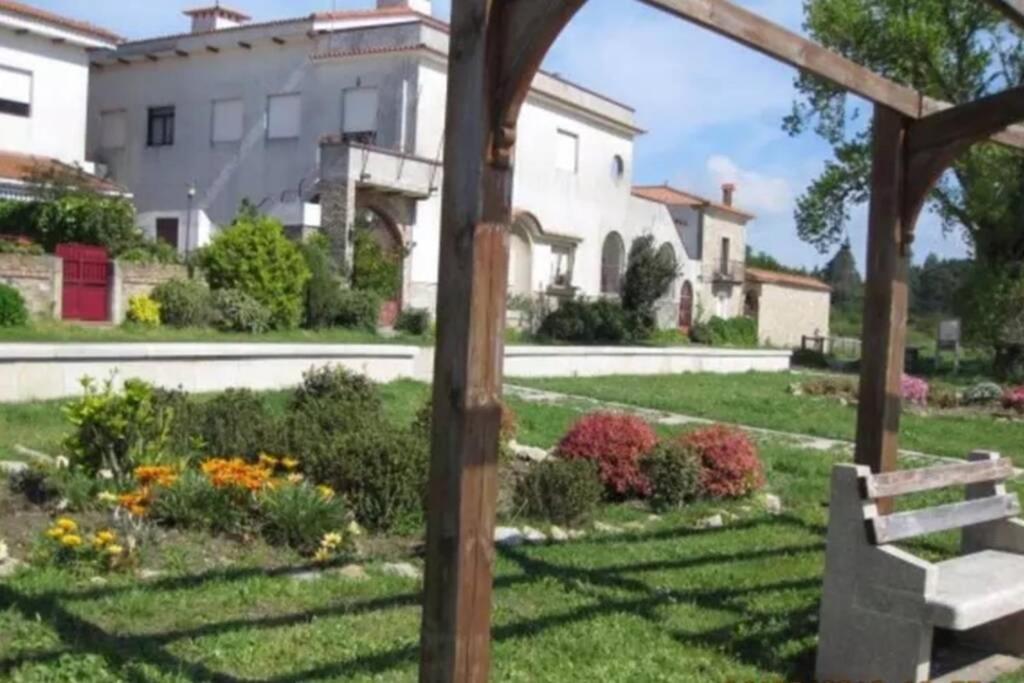 Apartamento en primera línea de playa A Guarda Exterior foto