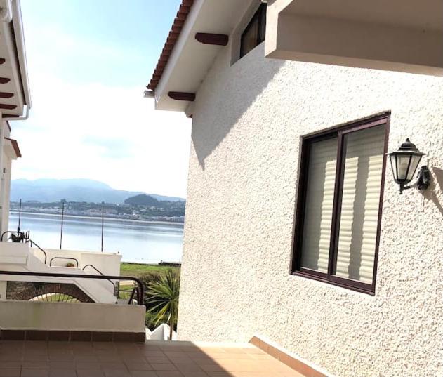 Apartamento en primera línea de playa A Guarda Exterior foto